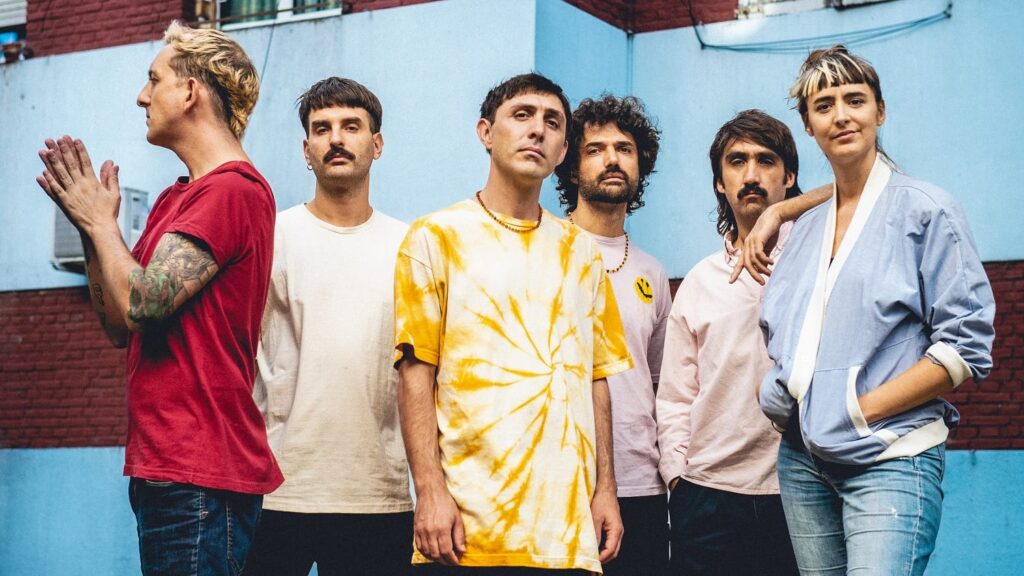 Mi Amigo Invencible festeja el aniversario de su disco «Isla de Oro» en Mar del Plata