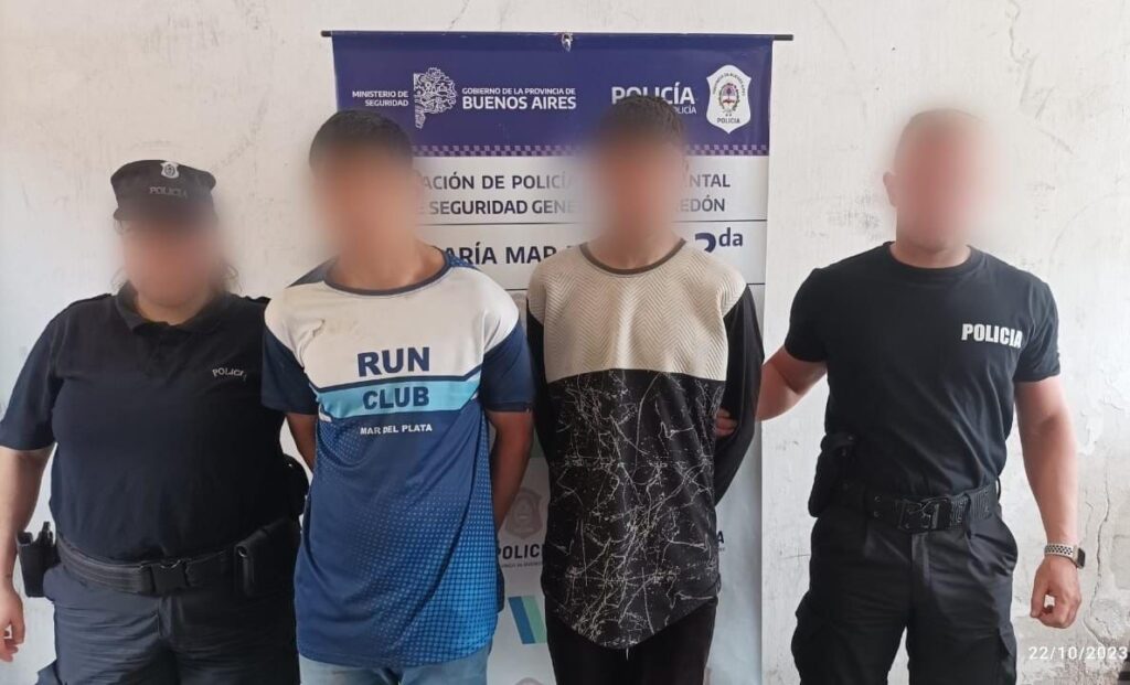 Dos jóvenes fueron detenidos por robar una moto de la vía pública