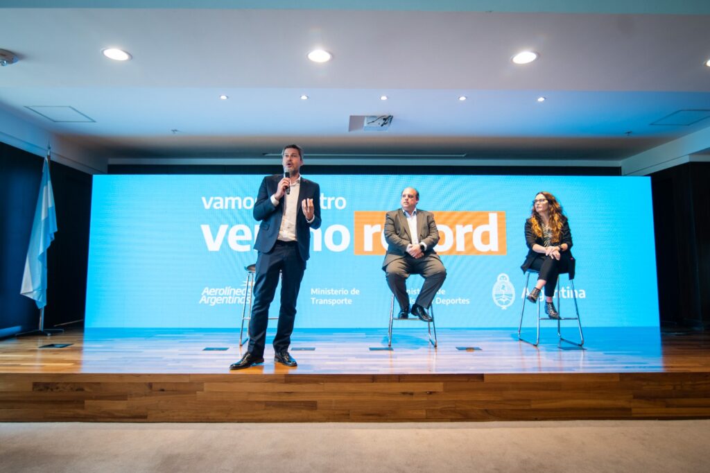 Aerolíneas anunció ocho vuelos diarios a Mar del Plata en verano y la ruta con Montevideo