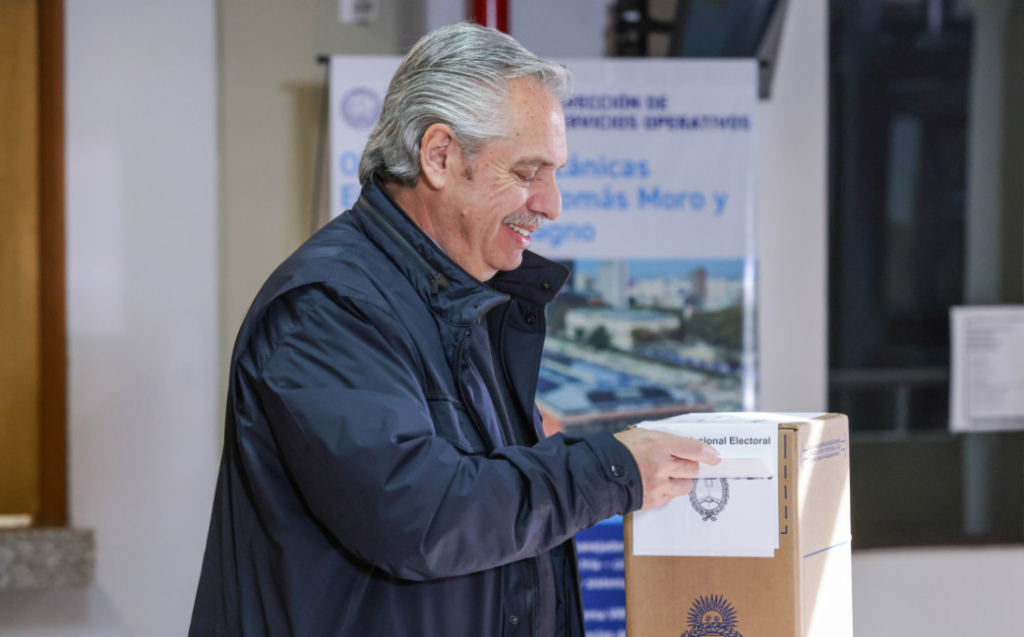 El Presidente emitió su voto: «Cuidemos la democracia»