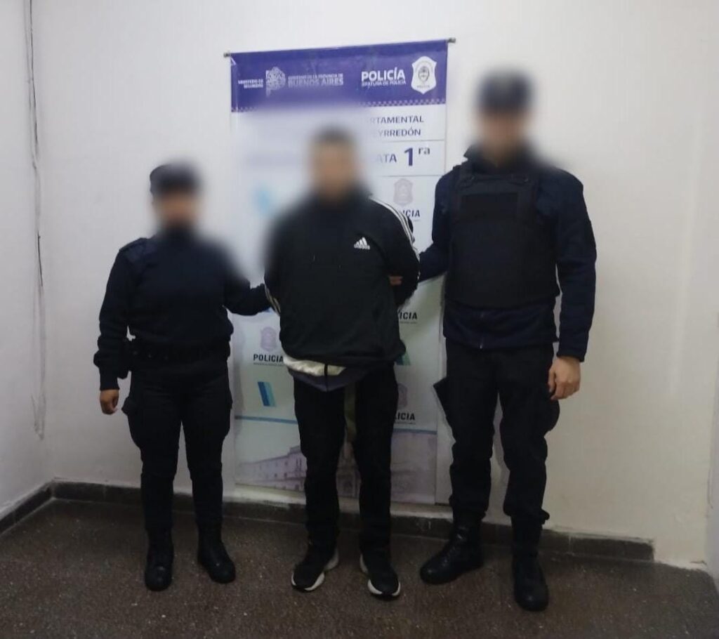 Un hombre resultó aprehendido tras robar en un local de ropa