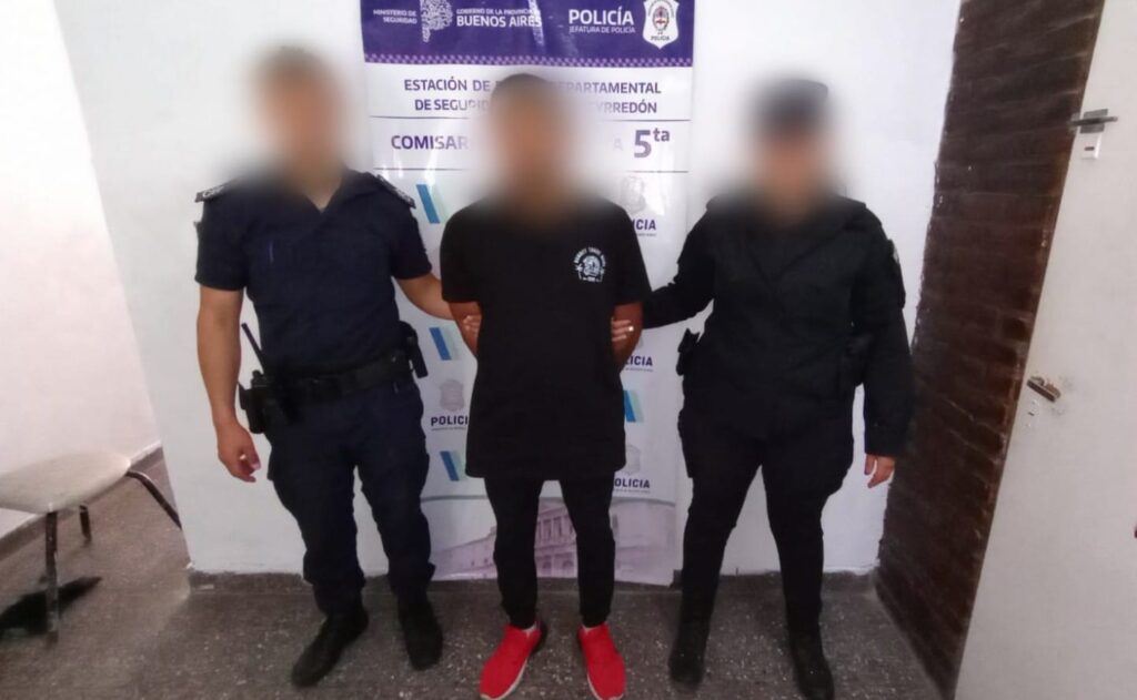 Aprehendido: Circulaba con un vehículo robado en Lanús y documentos falsos
