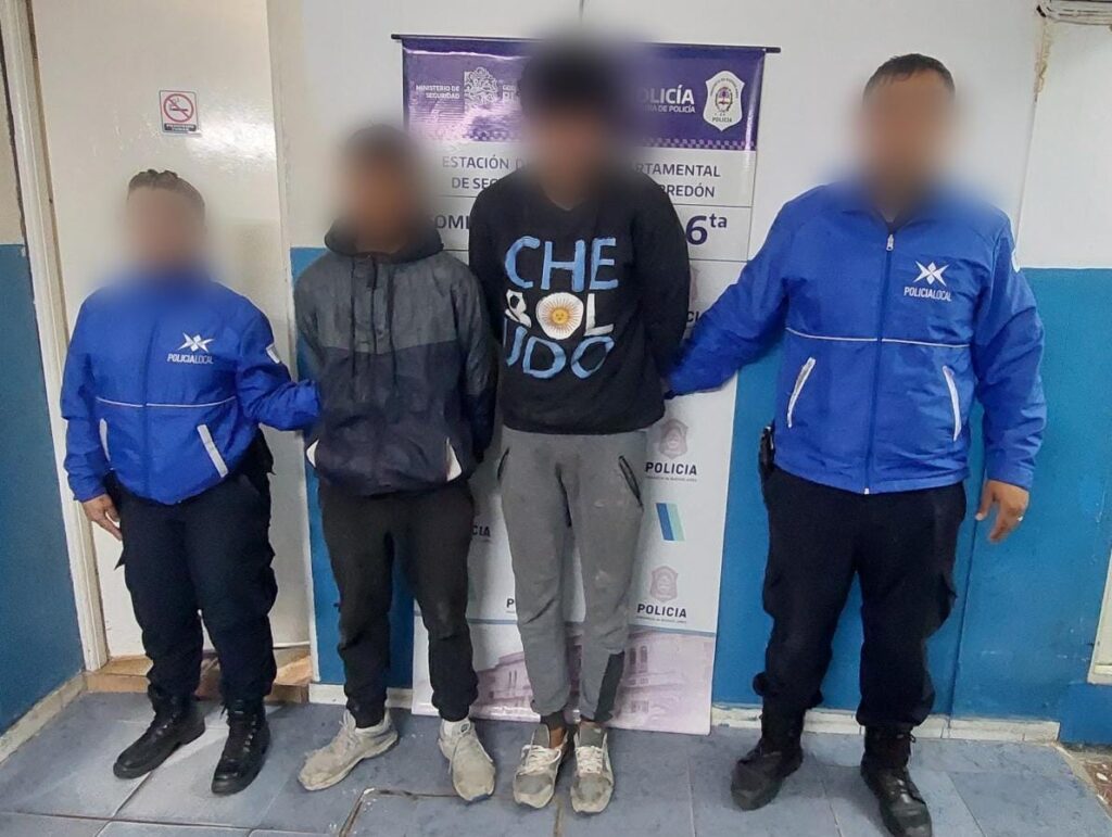 Un taxista activó el botón antipánico tras un robo a un frigorífico: Dos aprehendidos