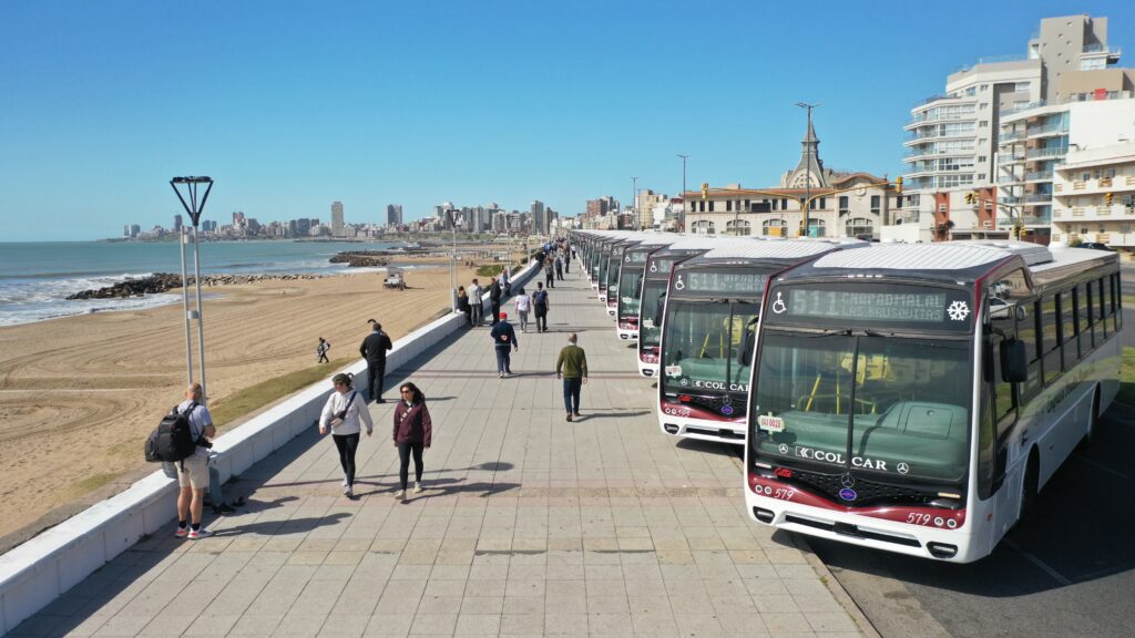 Montenegro presentó los 25 nuevos colectivos que formarán parte del transporte público