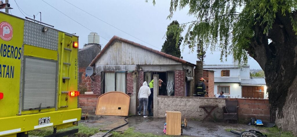 Bomberos lograron sofocar un principio de incendio en una vivienda