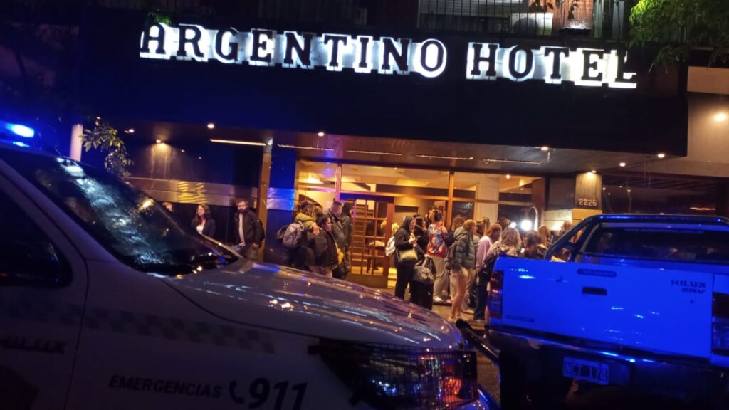 Principio de incendio en un hotel céntrico fue controlado por los bomberos