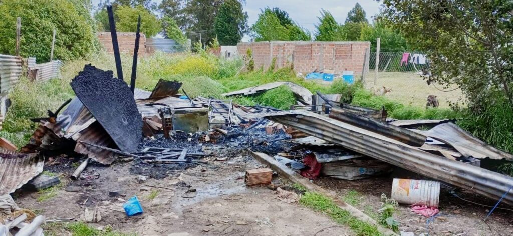 Un incendio derrumbó una casa precaria en Nuevo Golf