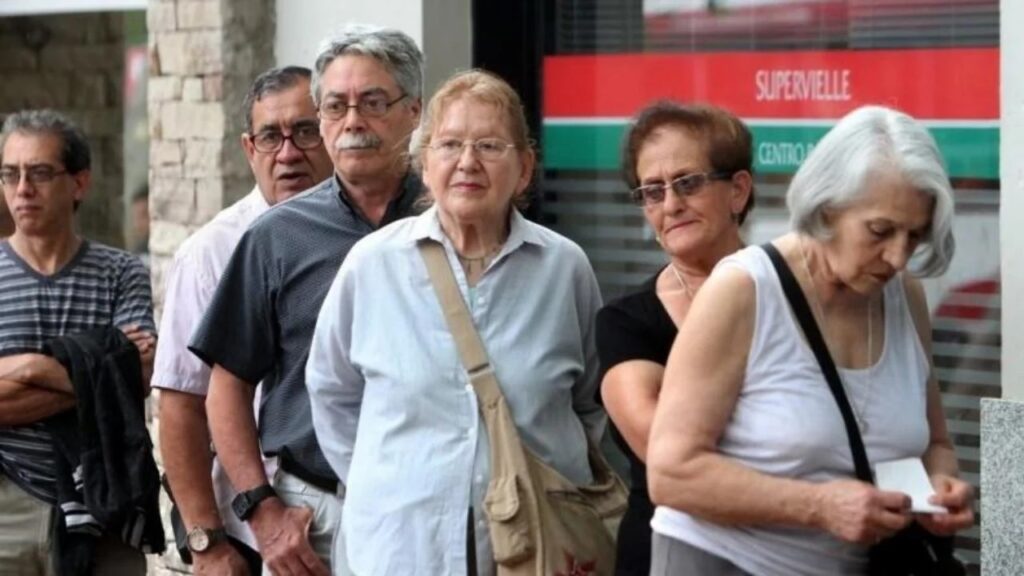 Los jubilados de la mínima recibirán un refuerzo de 55 mil pesos en diciembre