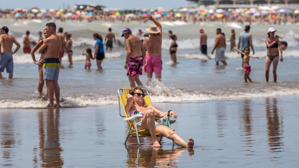 Jueves de reposera y playa para Mar del Plata