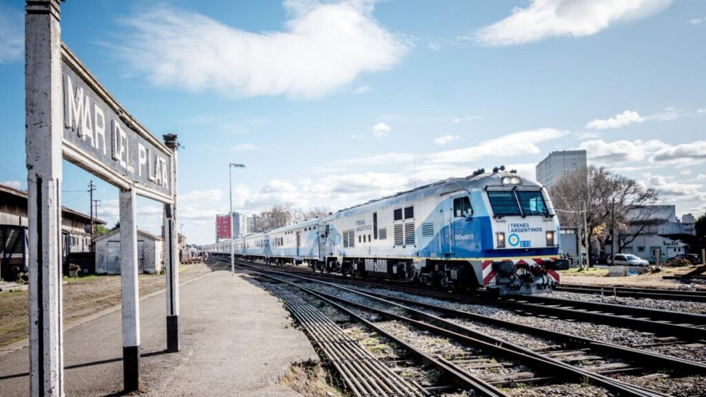 Los pasajes en tren a Mar del Plata están casi agotados para el verano
