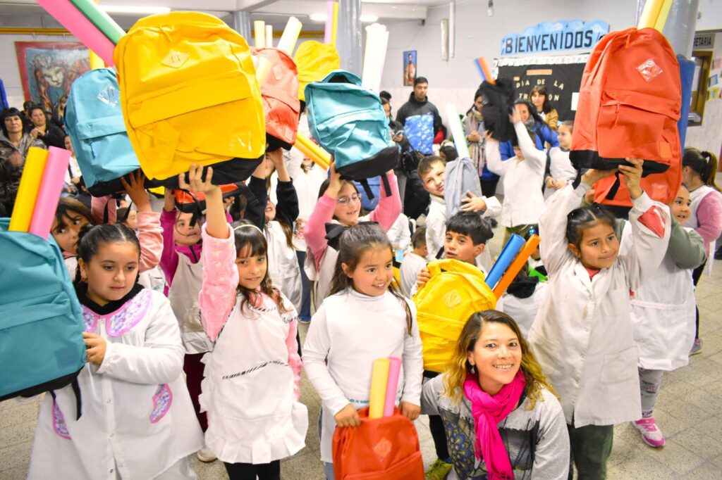 OSSE comenzó a premiar a los ganadores de su “Proyecto Educativo”
