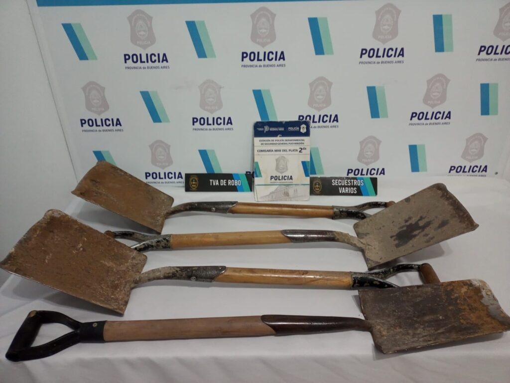 Insólito: Terminó aprehendido por robar cuatro palas