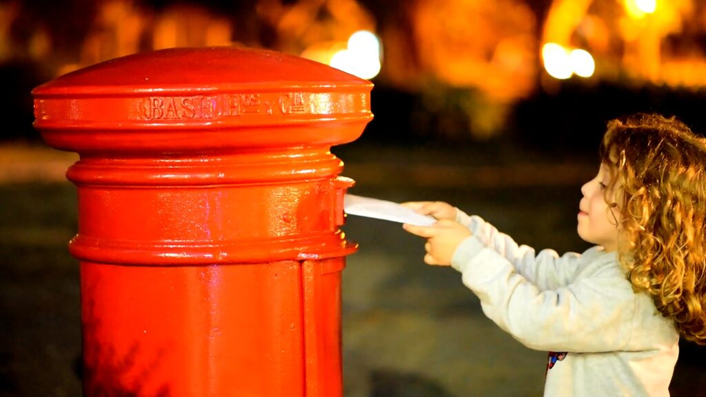 Desde este viernes se pueden depositar las cartas dirigidas a Papá Noel