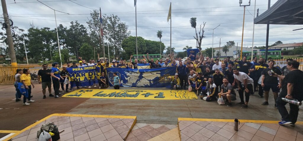 Desde Mar del Plata, La peña «La Mitad Más Uno MDQ» llevó tres micros a la final de la Libertadores