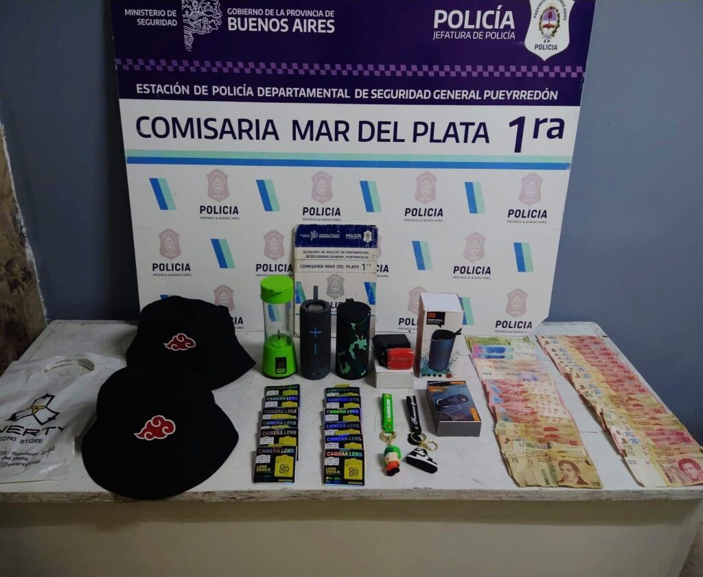 Cinco aprehendidos por romper una persiana y robar en un local de telefonía