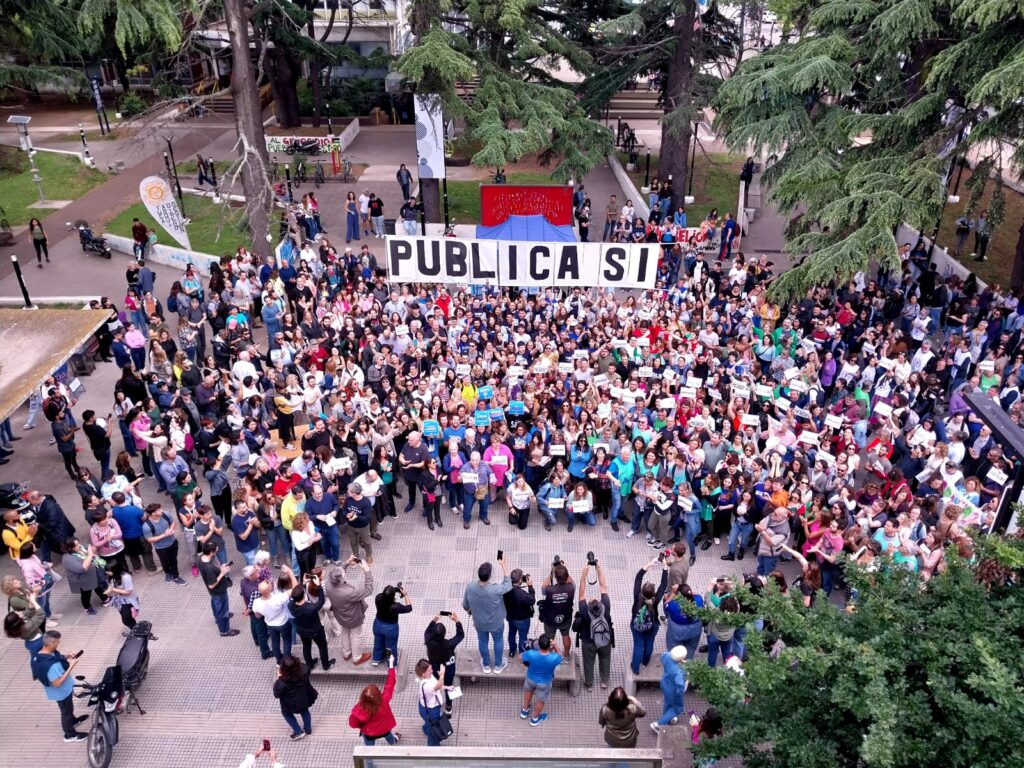 Abrazo a la UNMdP: «Votamos contra Milei para defender la democracia y la universidad pública, gratuita y de calidad»