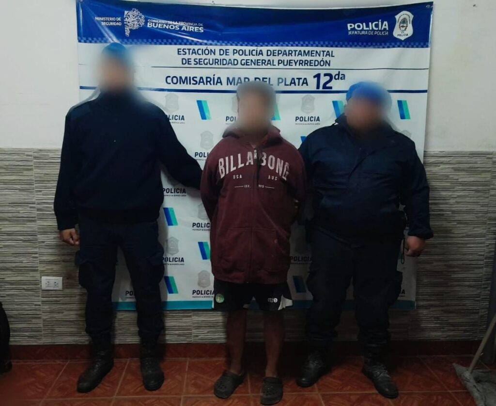 Tomó del cuello a su pareja y la insultó: Aprehendido