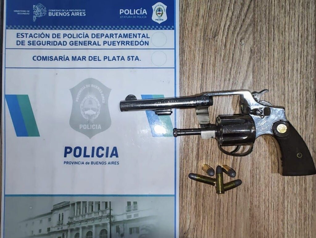 Menor de 17 años amenazó con un arma robada a su padre y a su madre