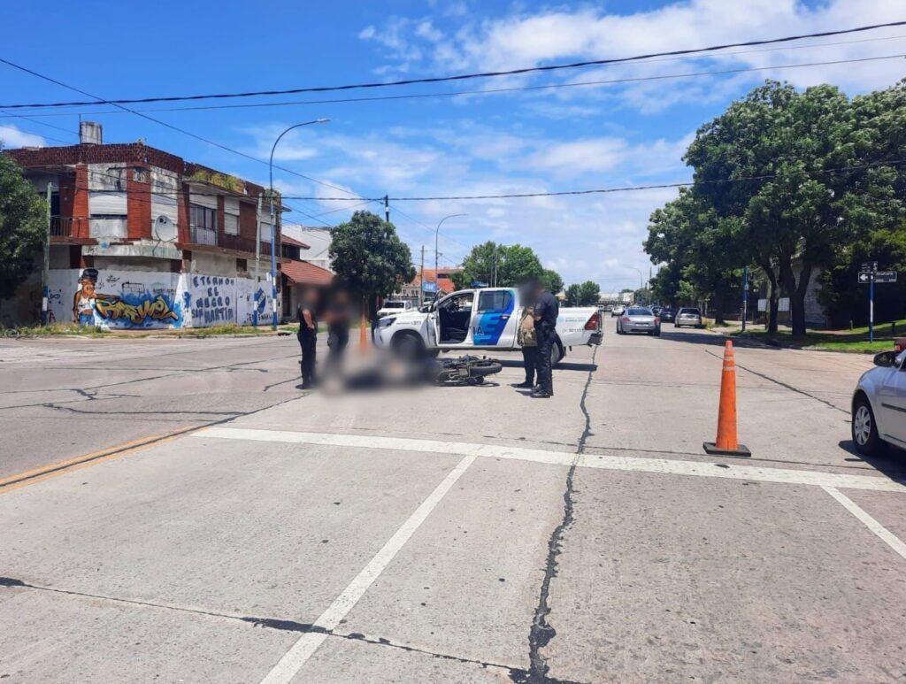Una mujer fue atropellada por una moto y terminó en el HIGA