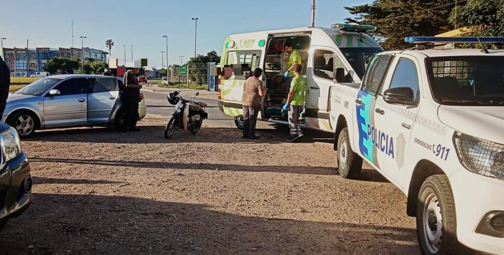 Fuerte choque dejó a una motociclista en el HIGA