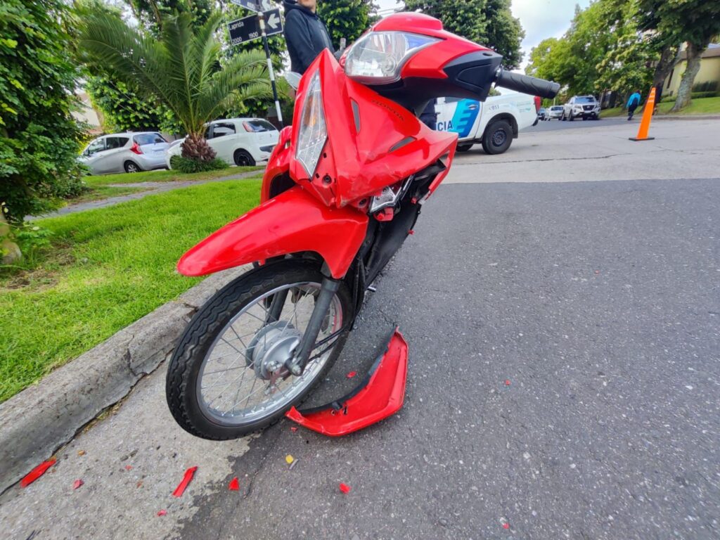 Otro motociclista terminó en el HIGA tras un siniestro vial