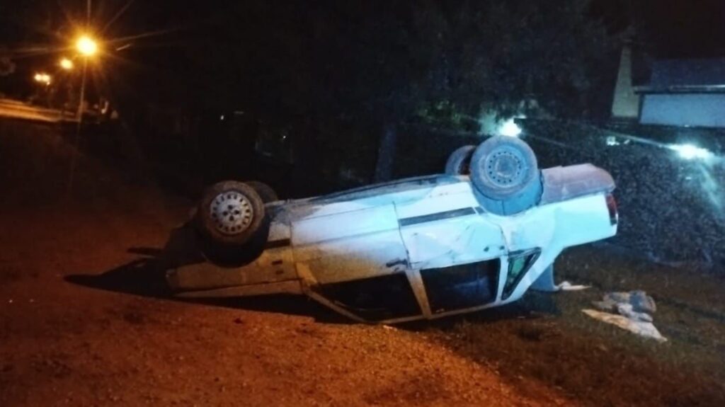 Un hombre de 81 años falleció tras volcar con su vehículo