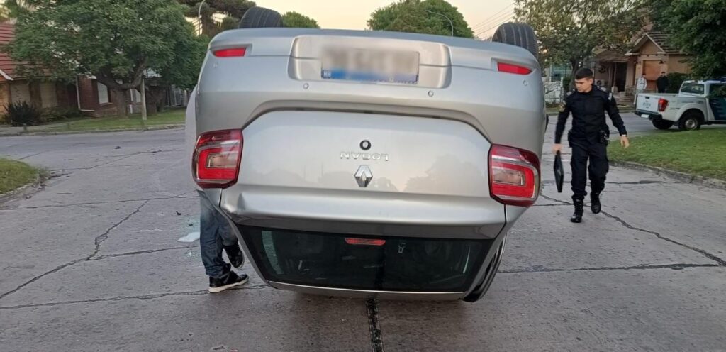 Conductor borracho generó un brutal choque y vuelco