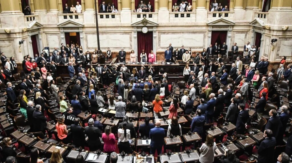 El Gobierno llamó a extraordinarias hasta el 31 de enero para tratar reforma del Estado y Ganancias