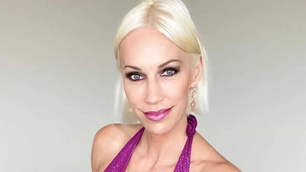 Ingrid Grudke encabeza desfile gratuito para abrir el mes de la navidad