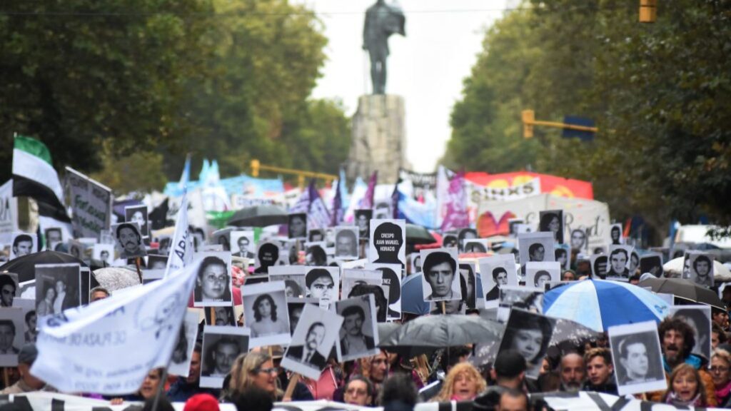 Familiares de detenidos desaparecidos ofrecen sus equipos jurídicos