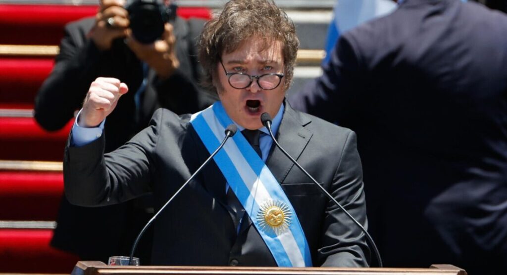 Presentaron el primer amparo contra el DNU del presidente Milei
