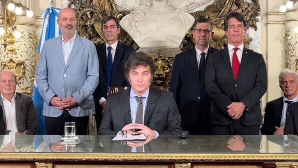La Defensoría del Pueblo bonaerense también presentó un amparo contra el DNU de Milei