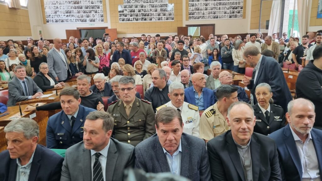 Se entregaron medallas a los concejales salientes, asumieron los nuevos y se conformó la mesa directiva