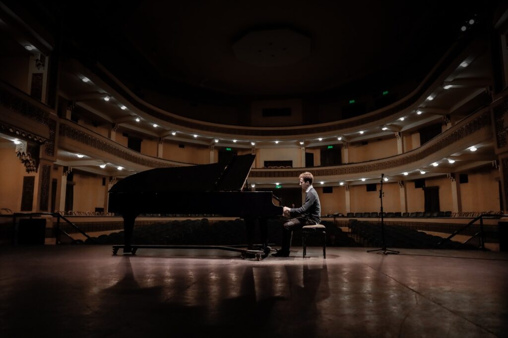 Concierto de fin de año del pianista Román Joubert para celebrar el 150 aniversario de Mar del Plata