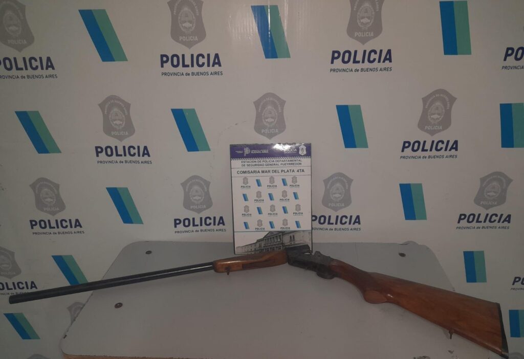 Circulaba con una escopeta en un auto sin papeles: Aprehendido