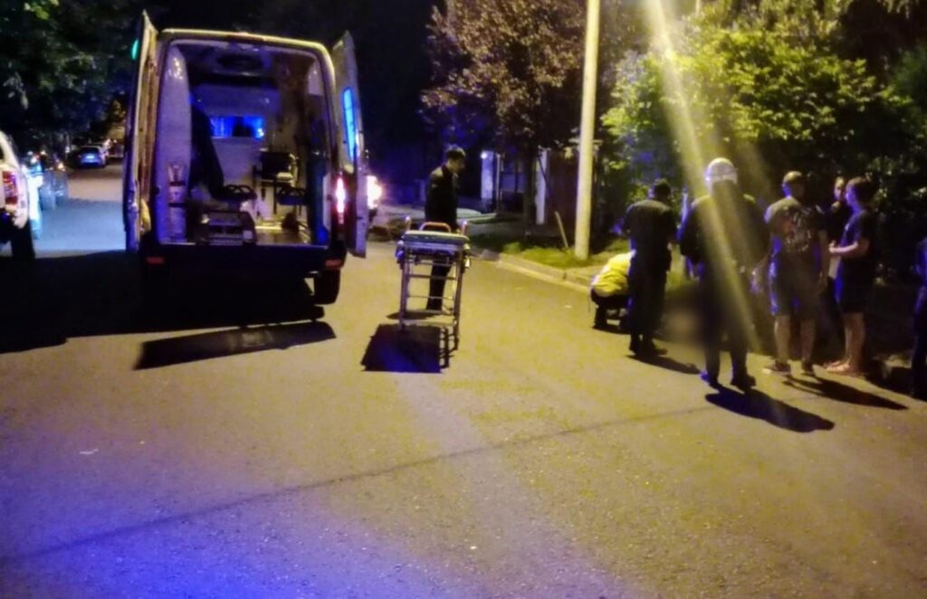 Dos menores de 17 años protagonizaron un choque que dejó a un motociclista herido