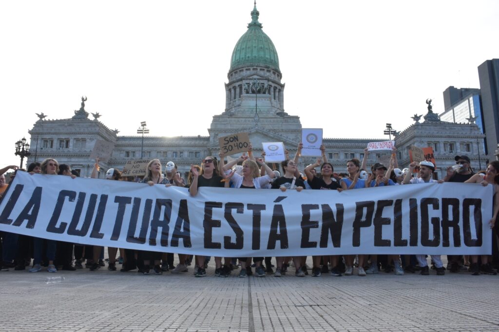 Charly García, Fito Páez y Leonardo Sbaraglia y más de 20.000 firmas en defensa de la cultura