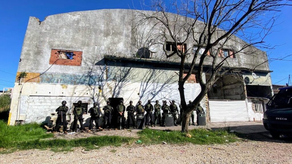 Entraron a una casa, robaron y tras un allanamiento fueron aprehendidos