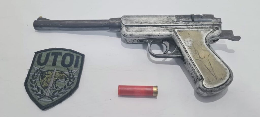 Secuestraron un arma de fuego con pedido de captura de 1999: un aprehendido