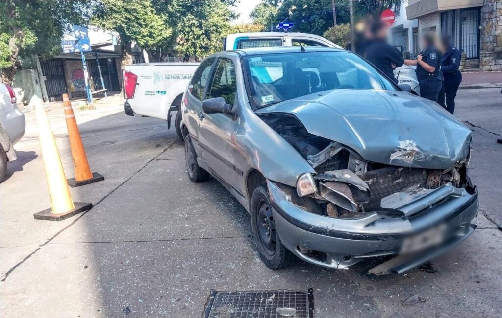Impactante choque dejó a una mujer herida
