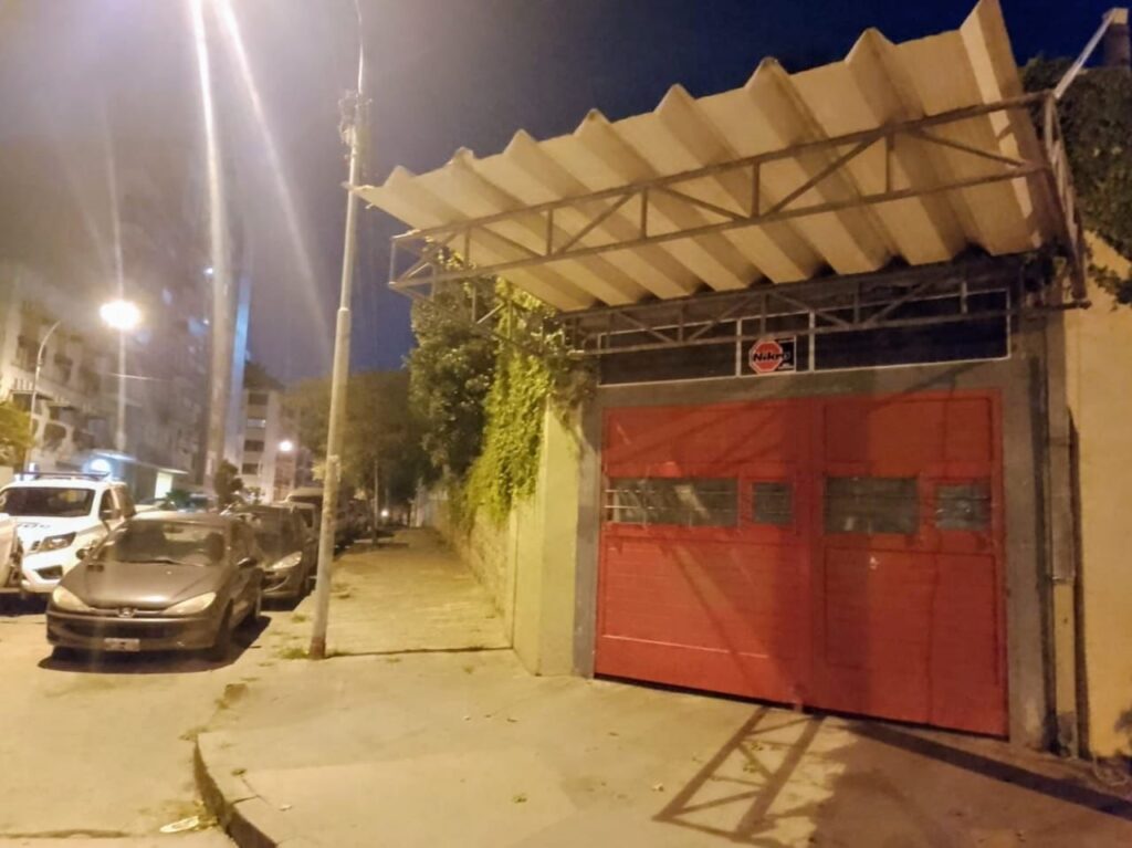 Dos menores fueron aprehendidos cuando intentaban ingresar al colegio Santa Cecilia
