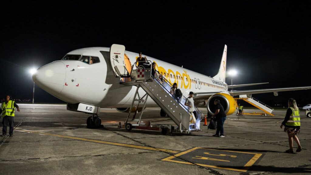Año nuevo, ruta nueva: Flybondi ya vuela a “La Feliz”
