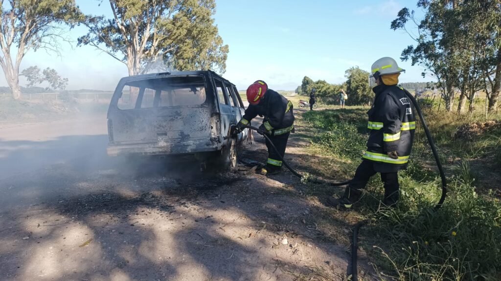 Se incendió un Jeep mientras circulaba por el camino viejo a Miramar