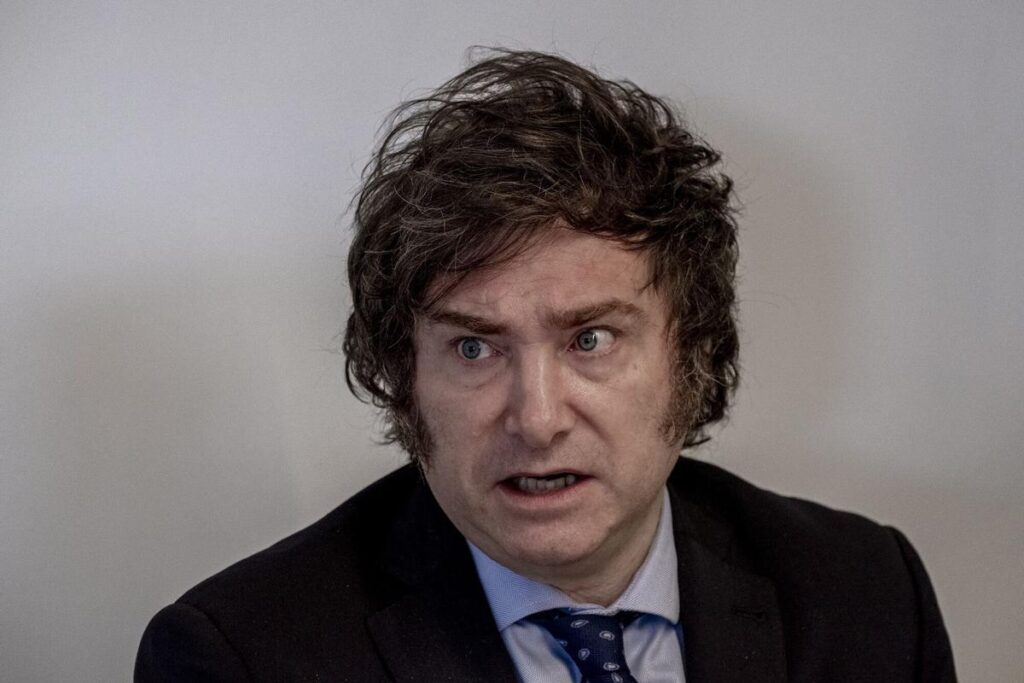 Milei: «Si la inflación de diciembre es 30% a Caputo hay que pasearlo en andas»