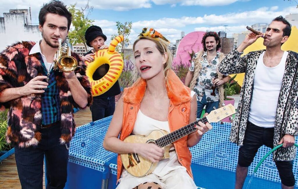 Gloria Carrá llega con “Coronados de Gloria”