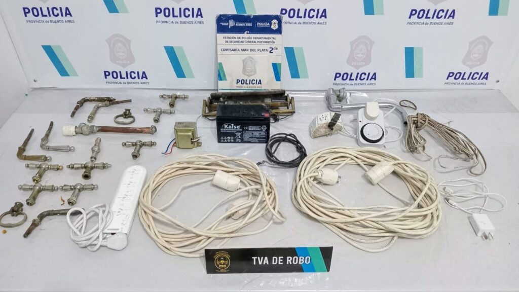 Ingresó a una vivienda vacía para robar pero lo atraparon cuando salía por la ventana