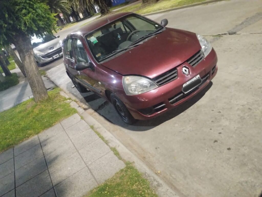 Intentó robar un auto en la vía pública pero lo delató un peatón: Aprehendido