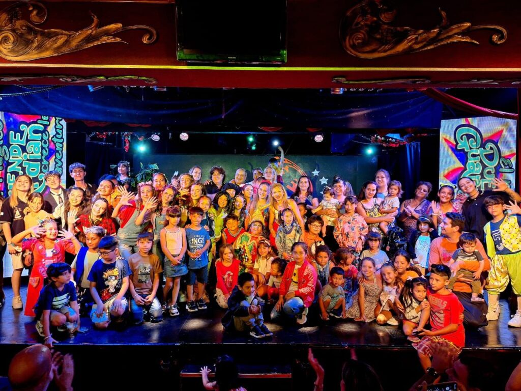 Cerca de mil chicos de comedores y ongs vieron teatro gratis en el Victoria