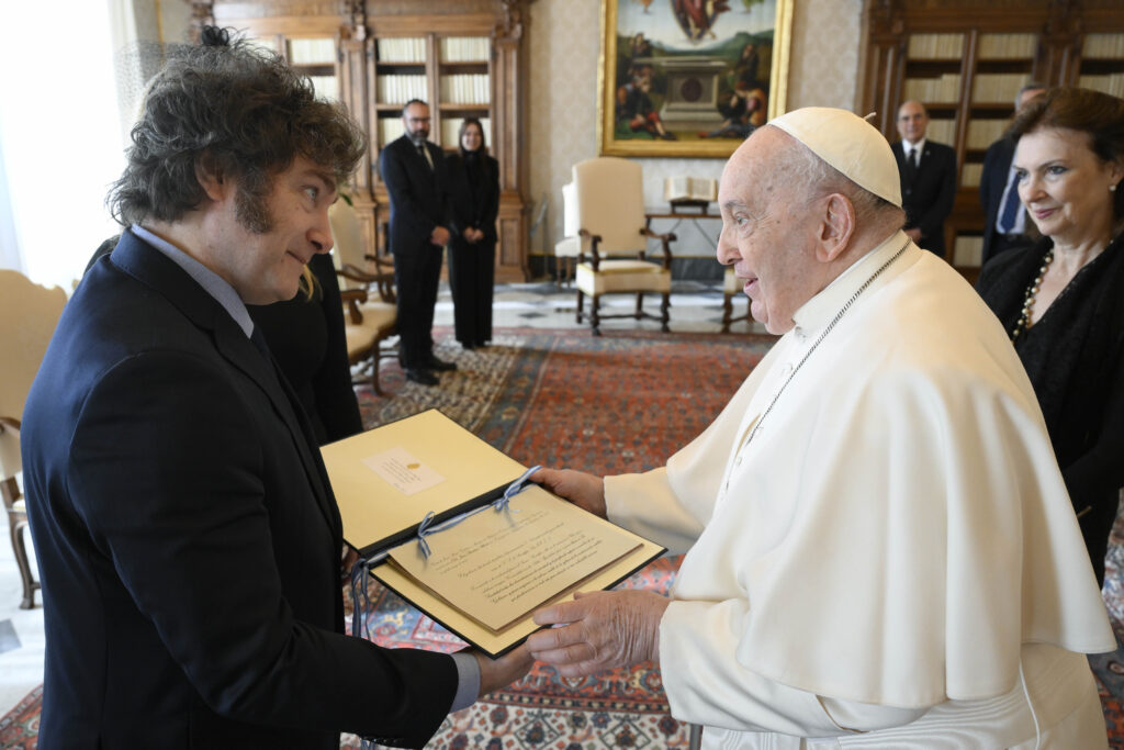 Milei se reunió una hora con el papa Francisco en el Vaticano