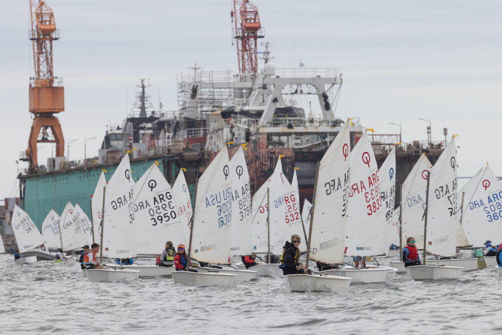 El español Lucas Montoya fue el ganador de la primera etapa de la 59 Semana Internacional del Yachting